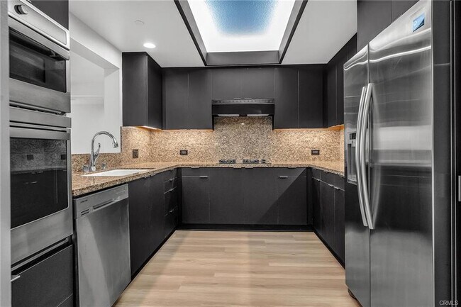 Building Photo - 13600 Marina Pointe Dr