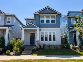 Building Photo - 3-Bedroom Home in Reed’s Crossing with Luxurious Primary Suite & Open Floor Plan, Fireplace, Wash...