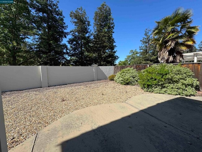 Building Photo - 2504 McLaren Ln