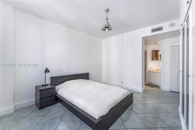 Building Photo - 888 Brickell Key Dr