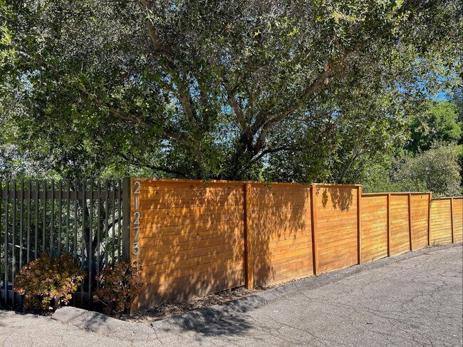 Building Photo - 21273 Entrada Rd