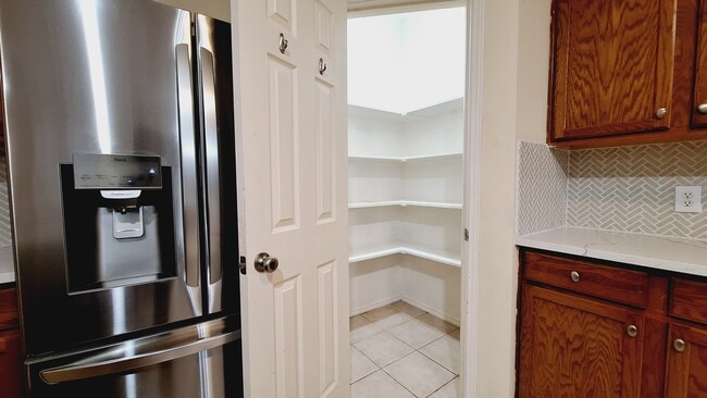 Building Photo - 5812 Lava Dr