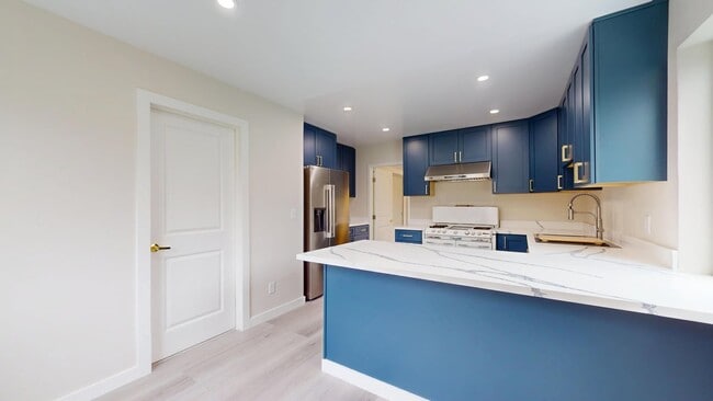 Building Photo - 976 Masson Ave