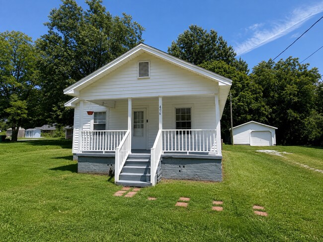 Building Photo - 406 Somers Ave
