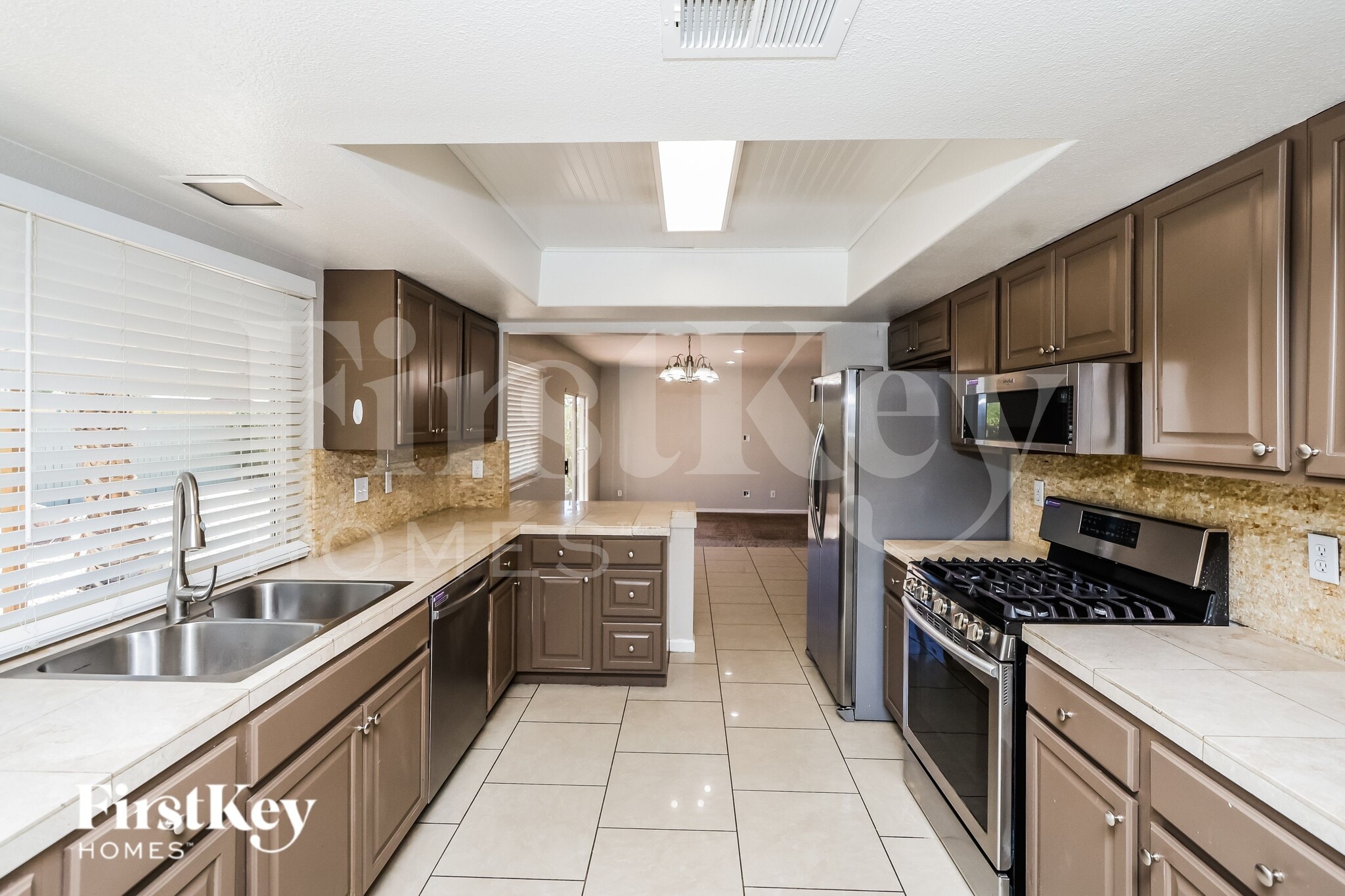 Building Photo - 5642 Clydesdale St