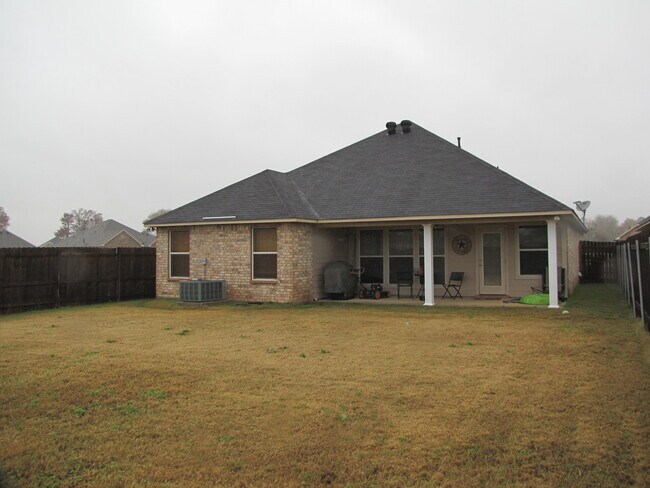 Building Photo - Savannah Place Beauty