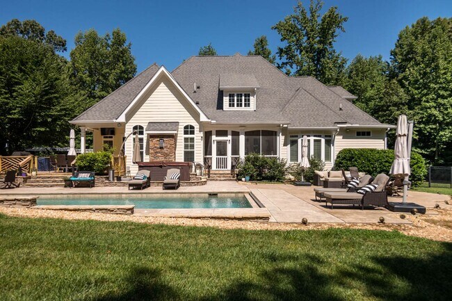 Building Photo - 246 Valley Meadow Dr