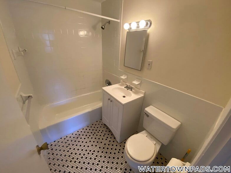 Building Photo - 245 Main St