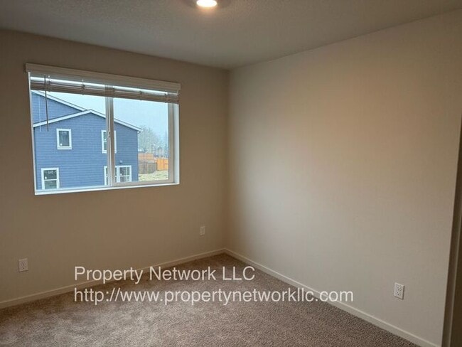 Building Photo - New 3 Bedroom Gresham Townhouse