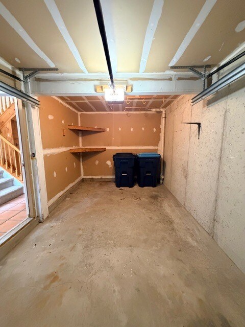 Building Photo - 9 Inkberry Ct
