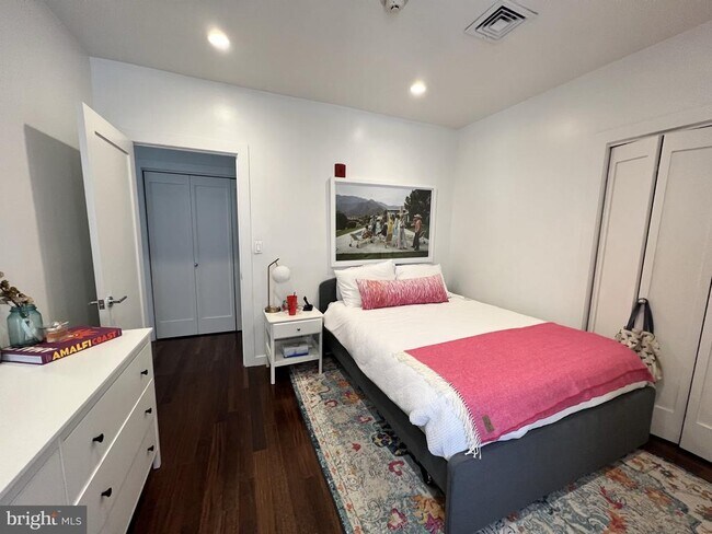 Building Photo - 258 S 18th St