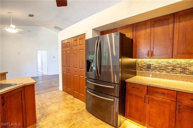 Building Photo - 9511 Cypress Dr N