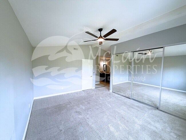 Building Photo - 4 bd with SOLAR  and AC with huge yard!