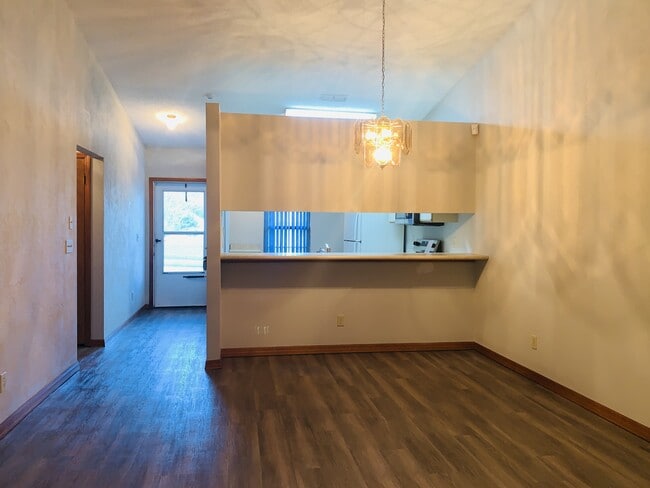 Building Photo - 1113 Oak Forest Cir