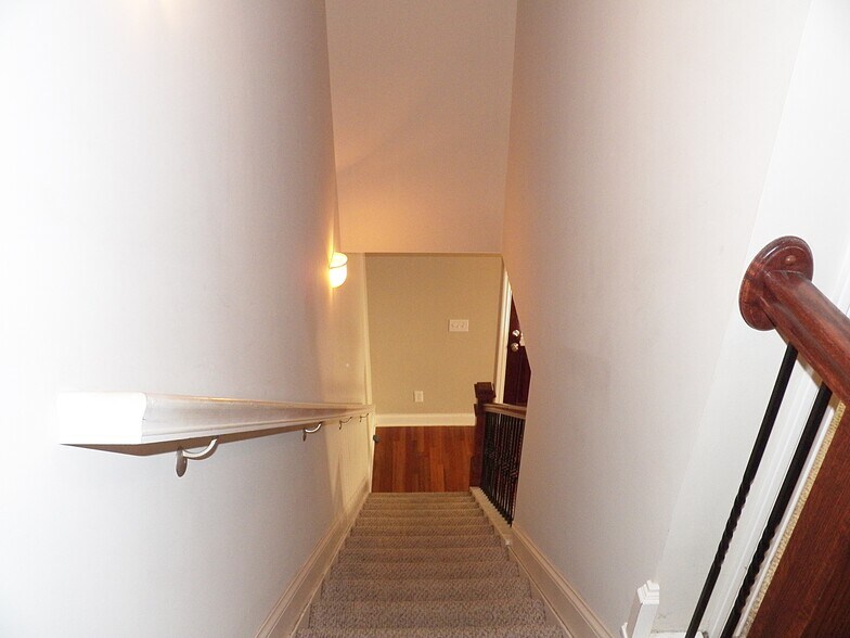 Building Photo - 1190 Forsythe Ave