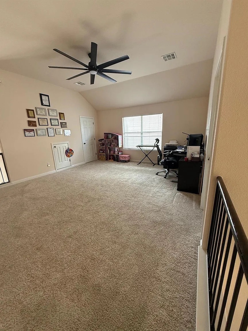 Building Photo - Room in House on Bridie Path