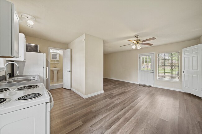 Building Photo - 8302 Braeburn Valley Dr