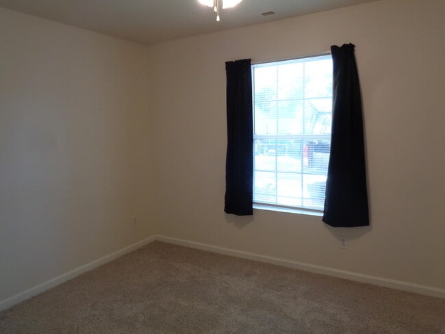 Building Photo - 408 Lindy Ln