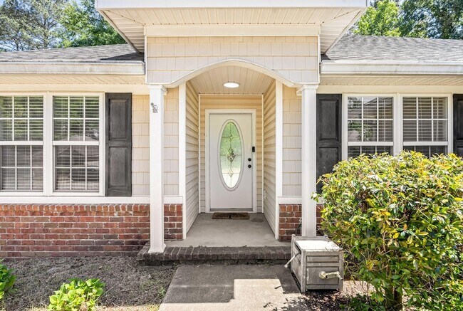 Building Photo - 2056 Sylvan Lake Dr