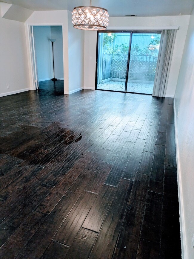 Building Photo - TOWNHOME WITH BONUS LOFT, IN-UNIT LAUNDRY, WATER AND GARBAGE INCLUDED