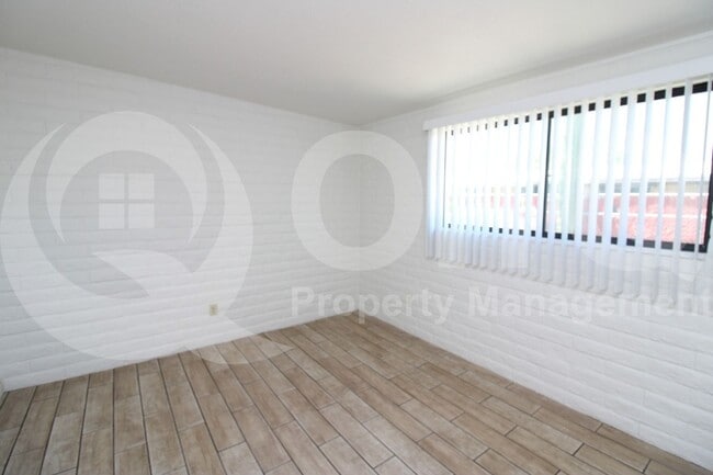Building Photo - 53 S Melrose Ave