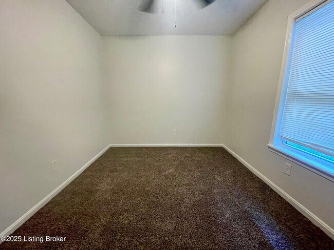 Building Photo - 215 E Ormsby Ave