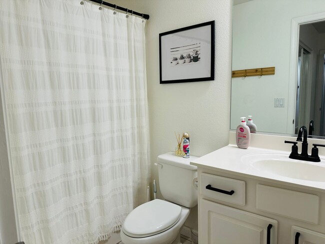 Building Photo - WINTER VACATION RENTAL Fully Furnished 3BD...