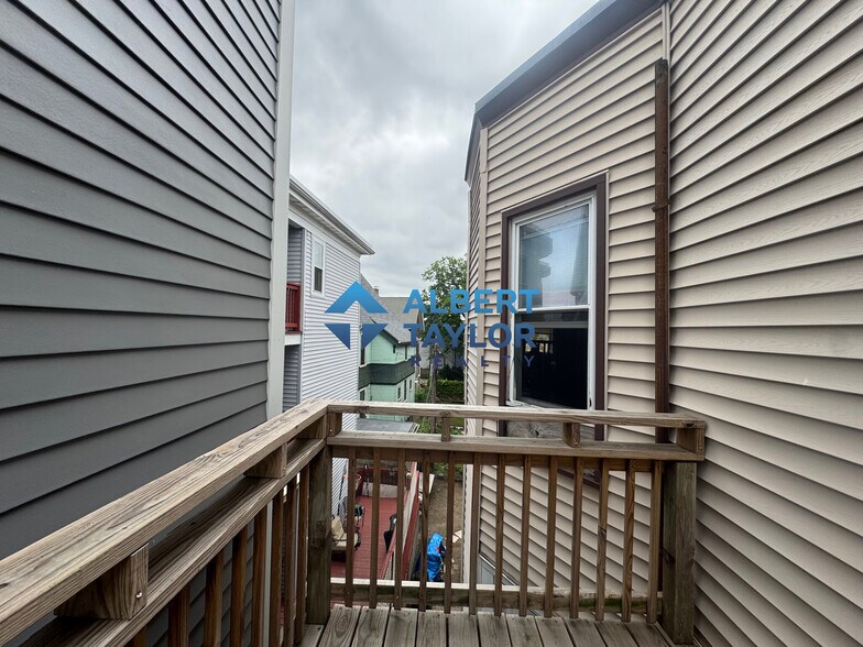 Building Photo - 1084 Dorchester Ave