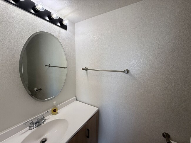 Building Photo - Like New 3 Bed 3 Bath Home Located in Stetson Hills & The Powers Corridor!!!
