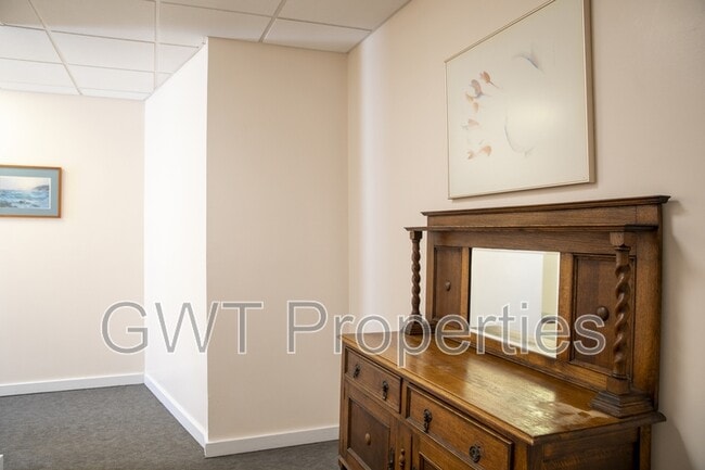 Building Photo - 412 Hayes St