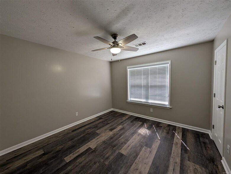 Building Photo - 3413 A Sullivan Ln