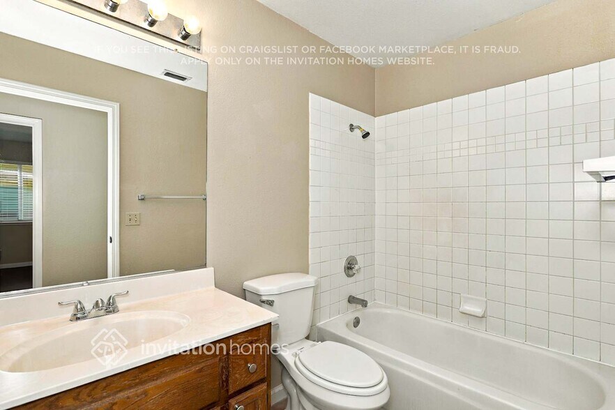 Building Photo - 8441 Solitude Ct