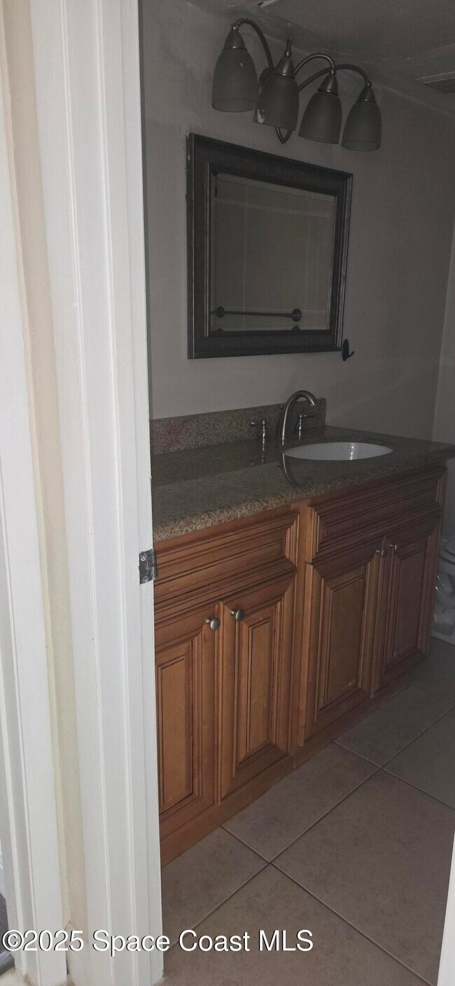 Building Photo - 1801 Island Club Dr