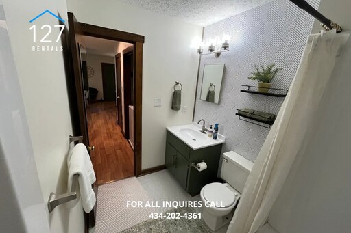Building Photo - 1 Bedroom Apartment in Great Location!