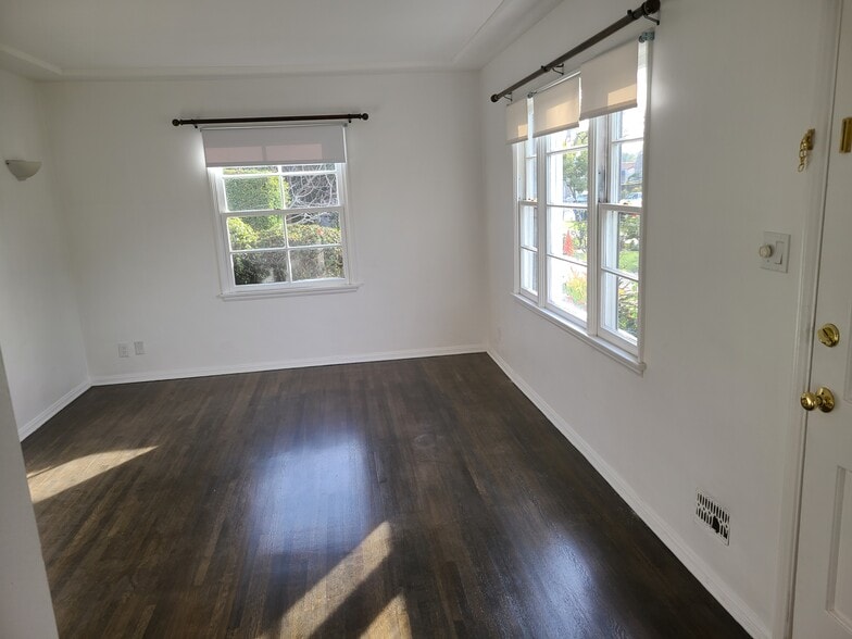 Living Room - 1614 S Wooster St