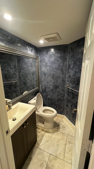 Building Photo - 8515 Winchester Dr