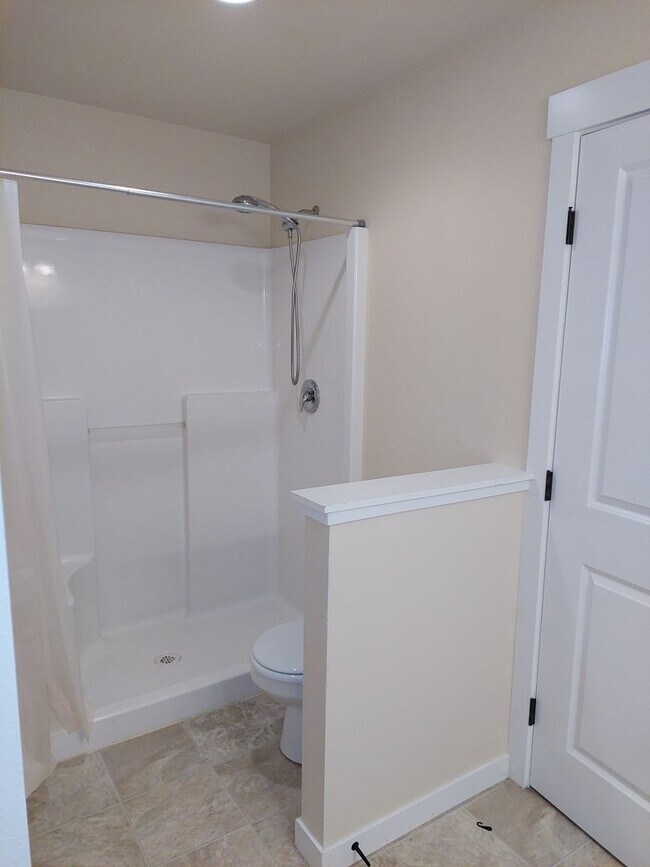 Building Photo - 2200 Greenview Cir