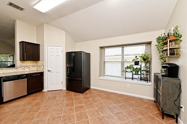 Building Photo - 220 Chandler Crossing Trail