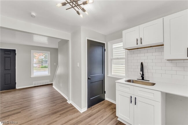 Building Photo - 441 E 250th St