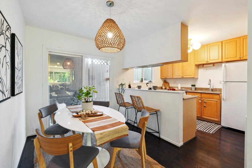 Building Photo - 6211 Telegraph Ave