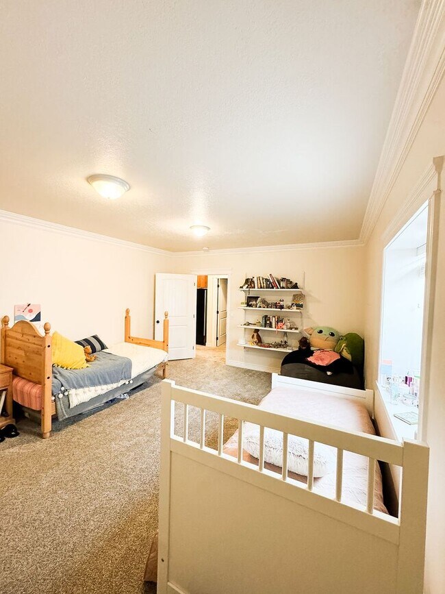 Building Photo - Beautiful Custom Home For Rent In Rexburg!
