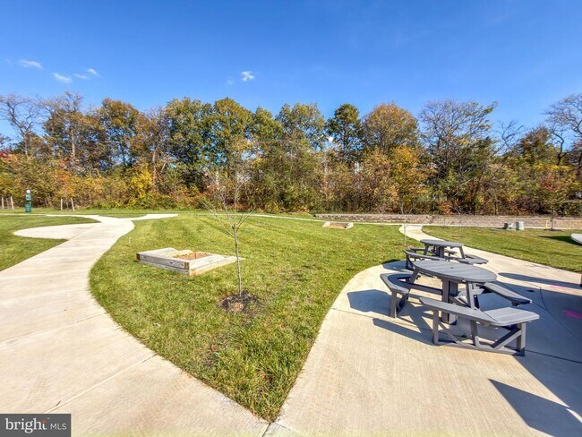 Building Photo - 13970 Englefield Dr