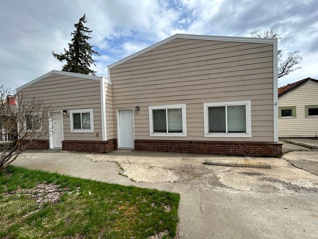Building Photo - 700-704 S Columbus Triplex - Martin