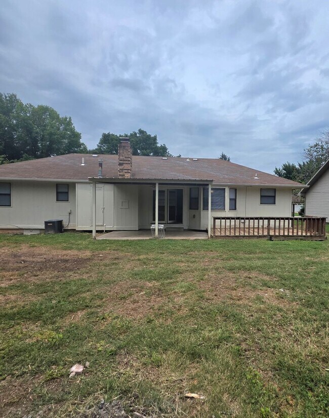 Building Photo - 3228 W Village Ln