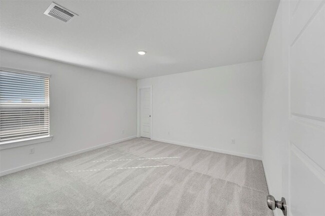 Building Photo - 32455 Sunbeam Dr