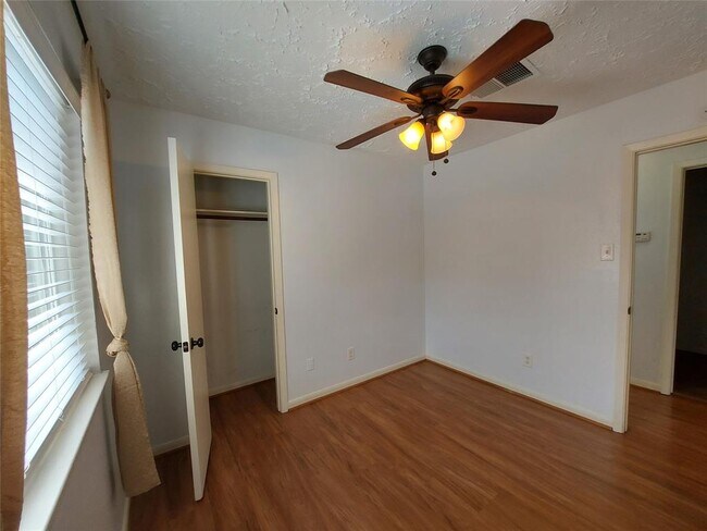 Building Photo - 3807 Quiet Pl Dr