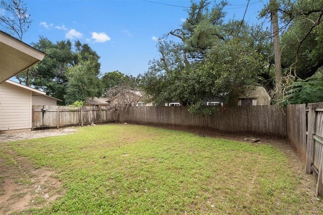 Building Photo - 11908 Broad Oaks Dr