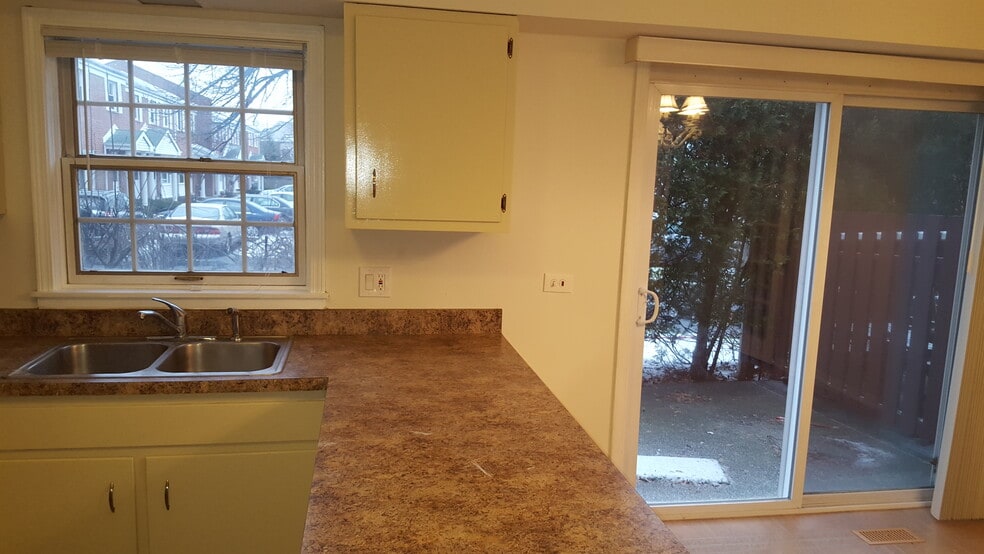 Building Photo - 2132 Rugen Rd