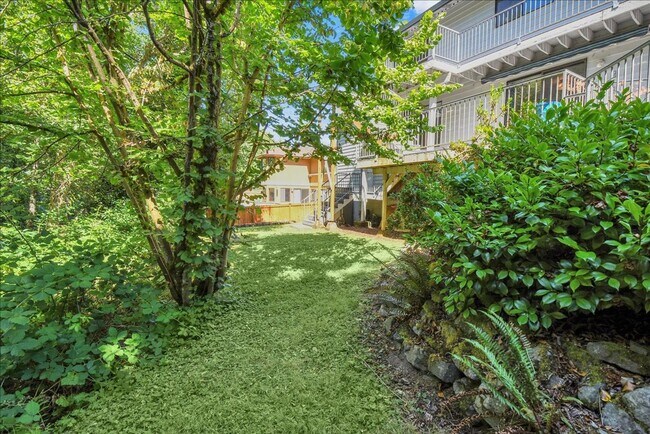 Building Photo - 5Bd/2.5Ba Everett Home