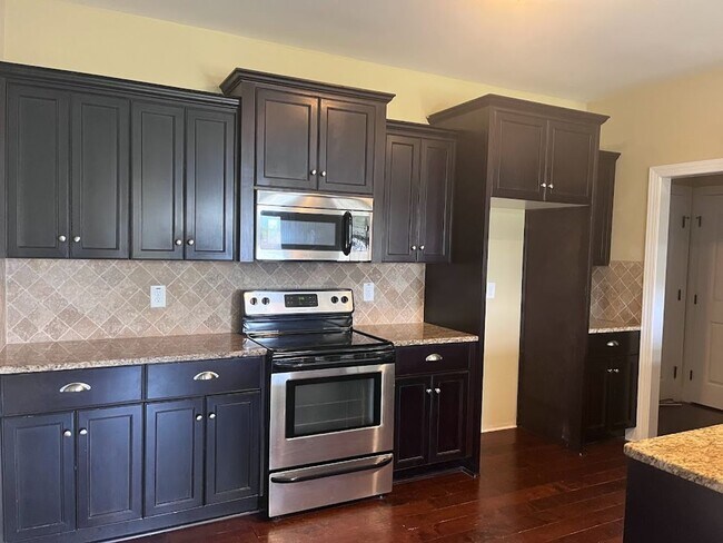 Building Photo - 415 Fernhurst Ln